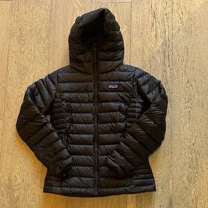 Women’s Patagonia Black Hooded Puffer Jacket Never Worn